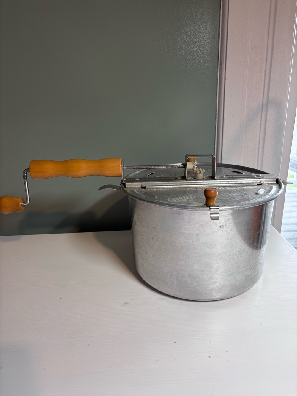 The Genuine Whirley Pop Perfect Popcorn Maker Popper Hand Manual Crank Stovetop